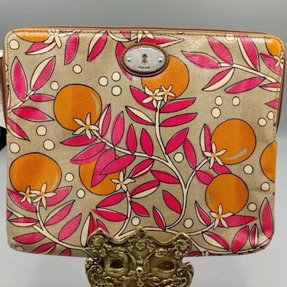 NWT Fossil tablet case